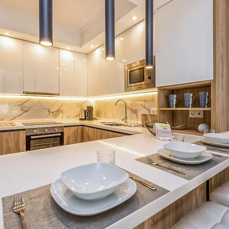 شقة Vivi Homes - Rio Pool, Terrace, Golf & Sea View *